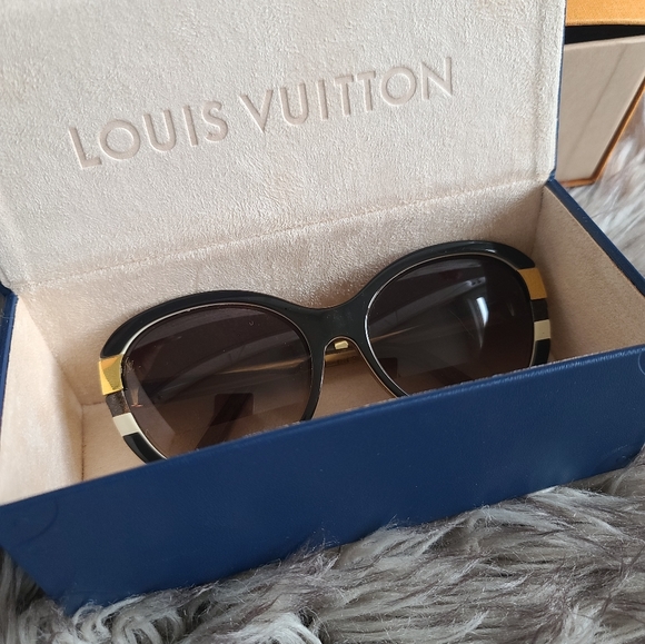 AUTHENTIC LOUIS VUITTON CAT EYES SUNGLASSES - Picture 2 of 9
